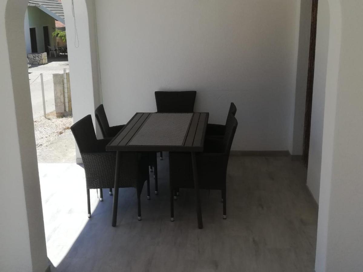 Leo Appartement Vir Buitenkant foto